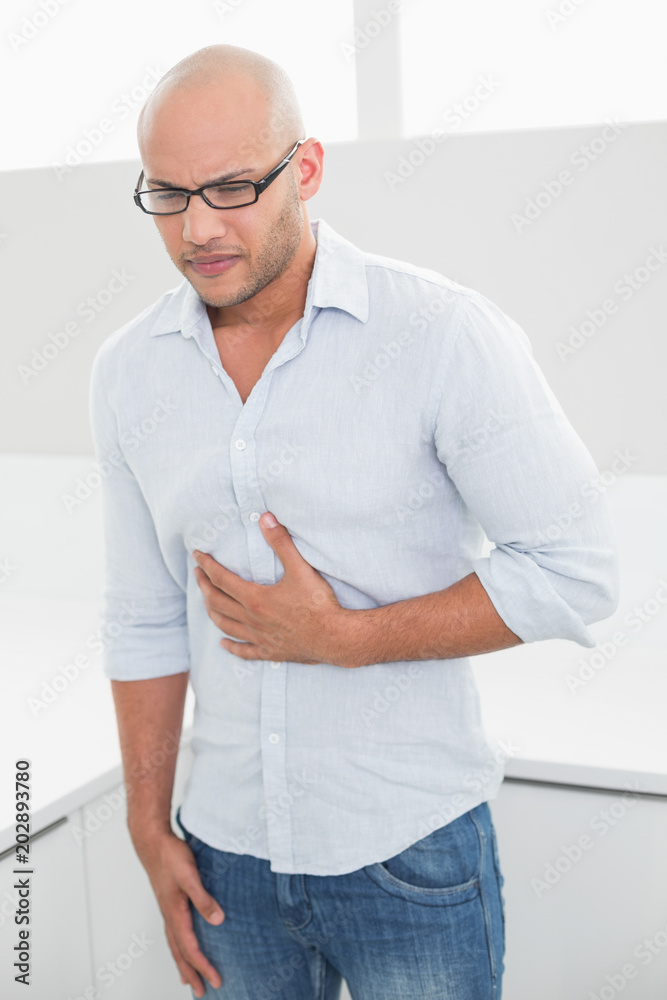 Φωτογραφία Casual man suffering from chest pain at home