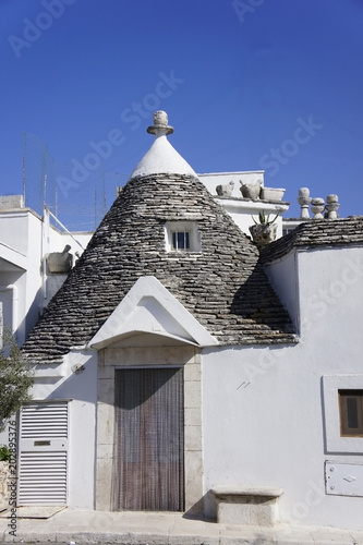 Italy  Apulia  Trulli in the old town streets of Alberobello