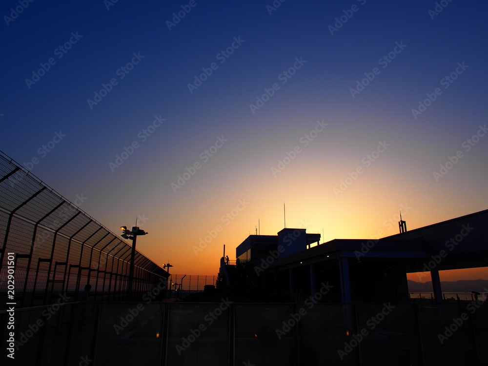 Obraz premium Sunset, Kobe Airport.