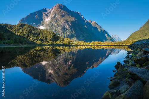 Fototapeta Naklejka Na Ścianę i Meble -  Mountain View Reflections in Water at Milford Sound in Fiordland National Park, New Zealand.