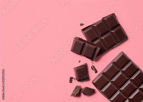 Fototapeta Dark chocolate on pink background
