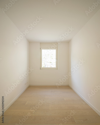 Front view of a white room with parquet
