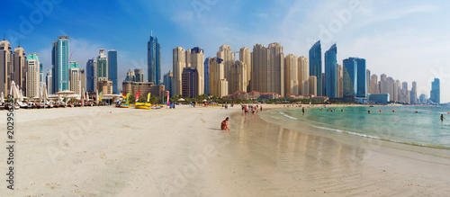 Photography DUBAI, UAE - MARCH 28, 2017: The Marina towers from beach.