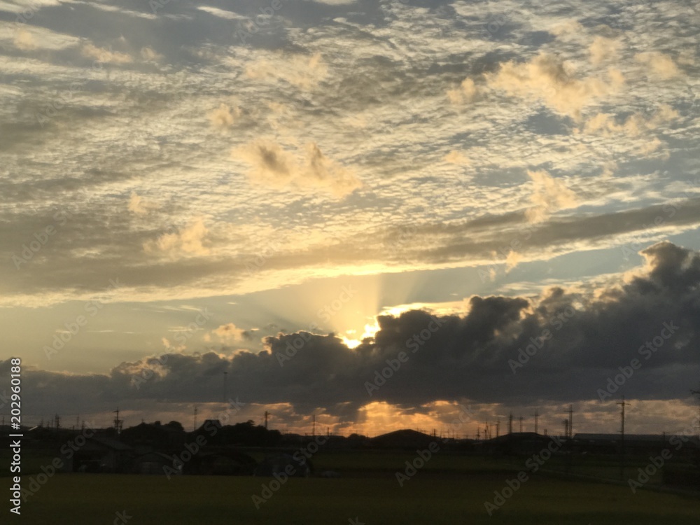 Fototapeta premium Por de sol, céu iluminado