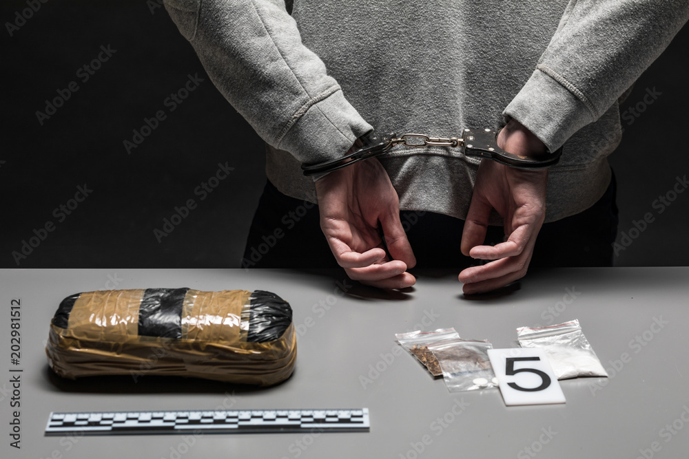 Φωτογραφία hands of a male drug dealer are handcuffed