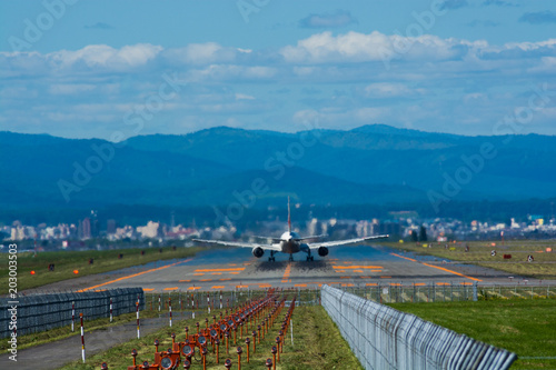 離陸するジェット旅客機