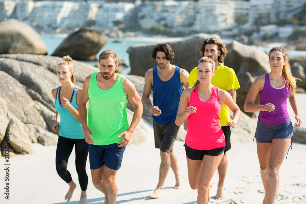 Fototapeta premium Friends jogging on shore