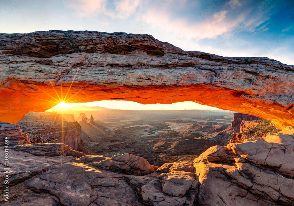 Mesa Arch at sunrise