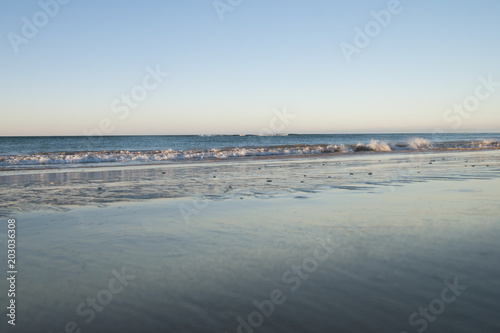 Fototapeta Naklejka Na Ścianę i Meble -  Sea waves on a beach ocean background in sunny day