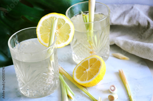 Fresh Lemongrass Aroma Drinks with Fresh Lemon