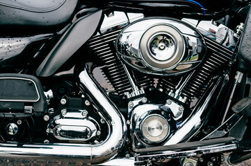 Tableau sur plexiglas Moto Moteur chromé moto puissante vue rapprochée  © benevolente