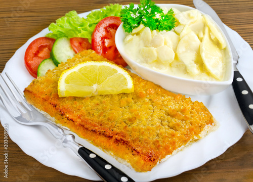 Fisch und Kartoffelsalat