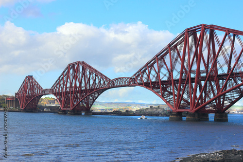 forth railway bridge in scotland