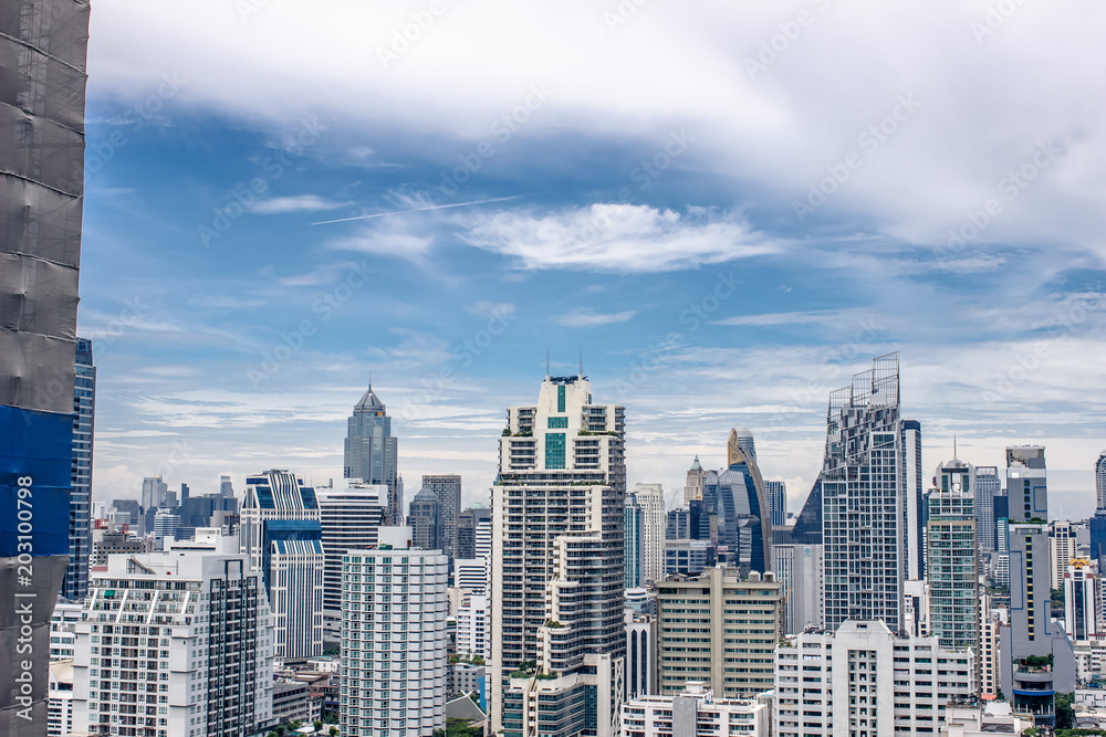 ビル　ブルースカイ　青空　雲　美しい　オフィス　都会　メトロシティー　メガシティー　首都　