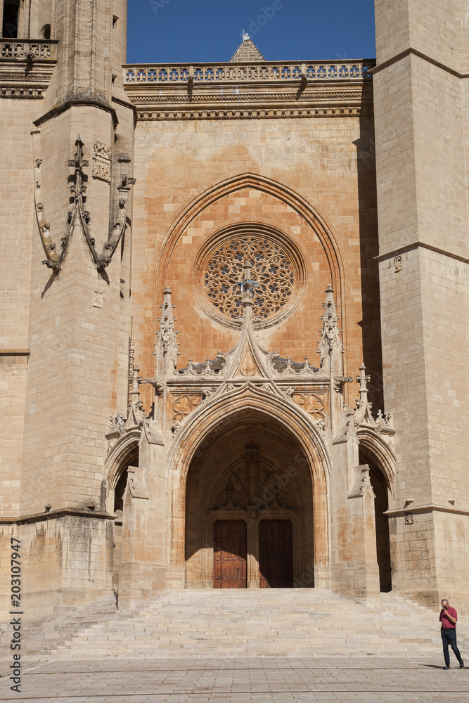Devant la cathédrale de Mende