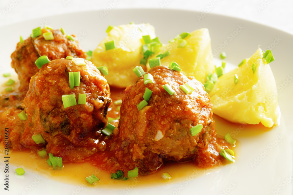porcupine meatballs with mashed potato sprinkled with green onion porcupine meatballs with mashed potato sprinkled with green onion