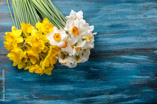 Fototapeta Naklejka Na Ścianę i Meble -  white and yellow daffodils