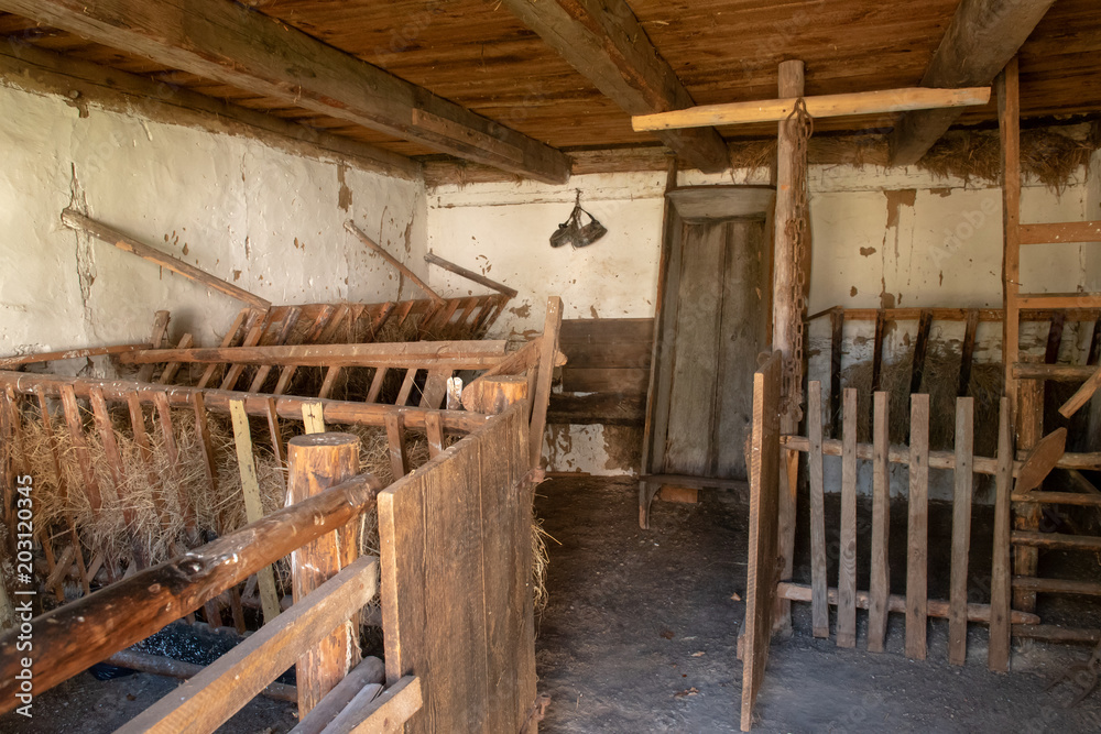 Obraz premium Interior of old wooden farmstead