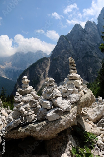 Slowenien, Steinmännchen am Vršič Pass