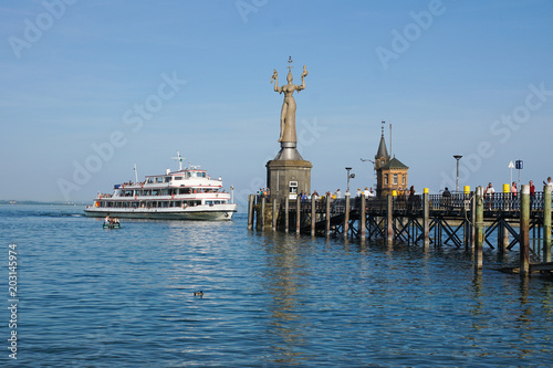 Obraz na płótnie Fähre im Hafen von Konstanz w salonie