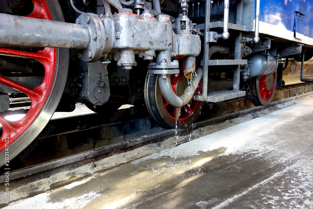 Hot water flows from the locomotive Hot water flows from the locomotive