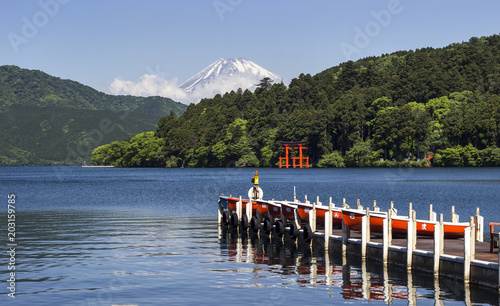 Fototapeta Naklejka Na Ścianę i Meble -  Mount Fuji from Lake Ashinoko Hakone