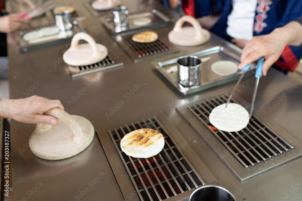 せんべいの手焼き体験 せんべいの手焼き体験