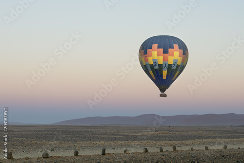 Heissluftballon über Dünenlandschaft von Sossusvlei (Namibia) © airmaria