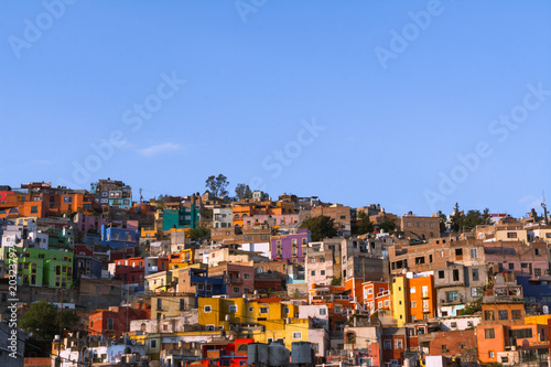 Foto Guanajuato, casas de colores en la montaña.
