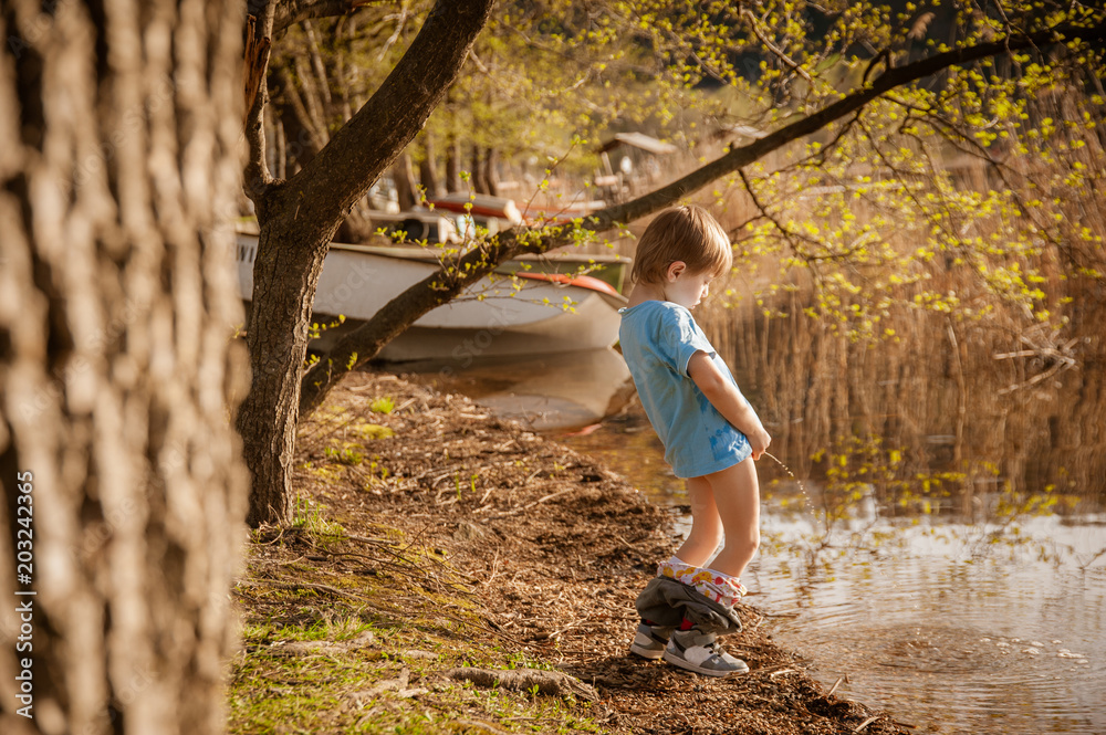 Blond Child Pee In The Lake Stock Foto Adobe Stock Blond Child Pee In The Lake Stock Foto Adobe Stock