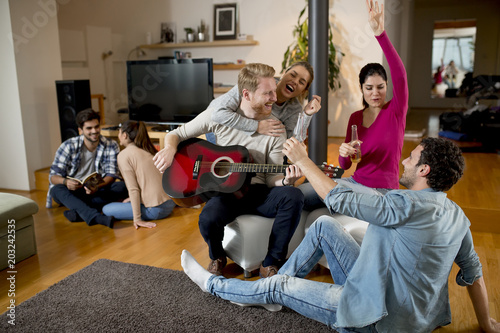 Young people having party w...