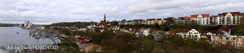 Panorama Blick auf Flensburg mit Hafenspitze, Wasserturm, Jürgensby und Sankt-Jürgens-Kirche