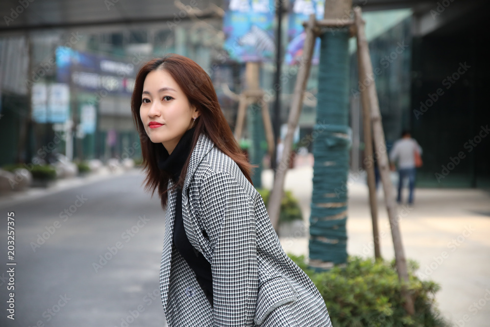 Fototapeta premium Chinese young woman