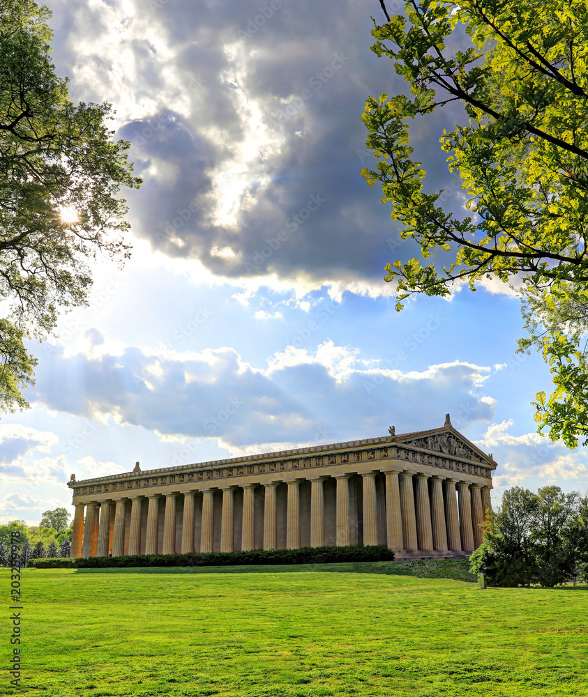 Obraz premium The Parthenon in Nashville, Tennessee is a full scale replica of the original Parthenon in Greece. The Parthenon is located in Centennial Park.