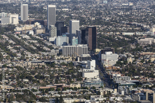 Фотография Aerial view of Wilshire Blvd Miracle Mile neighborhood in Los Angeles, California