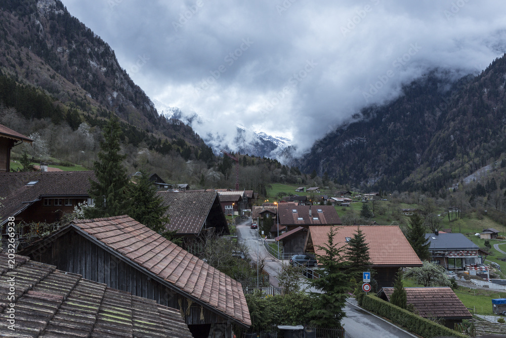 Blick aus dem Fenster in Interlaken schweiz Blick aus dem Fenster in Interlaken schweiz