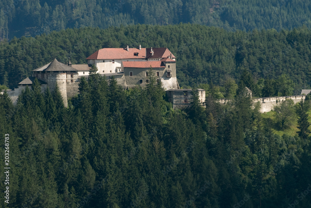 Burg Rodeneck bei Mühlbach in Südtirol