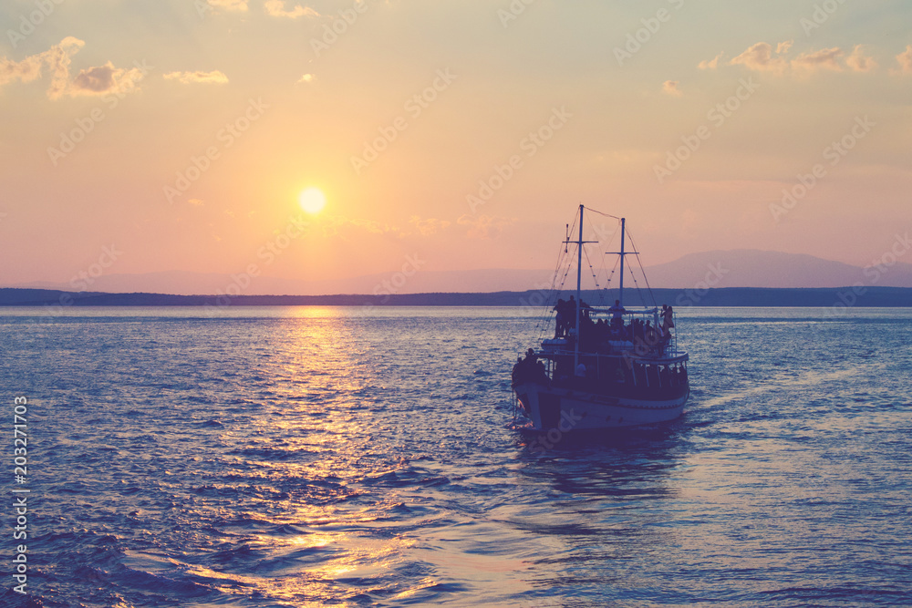 Obraz premium Party boat at sunset in Croatia