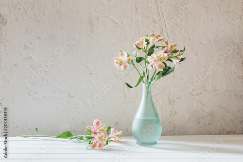 Fototapeta Naklejka Na Ścianę i Meble -  Alstroemeria in vase on grunge white background