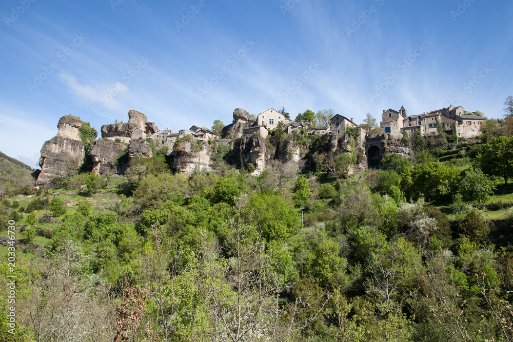 Cantobre, village perche d'Aveyron