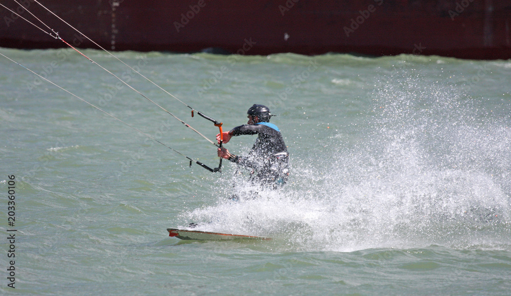 Obraz premium kitesurfer riding