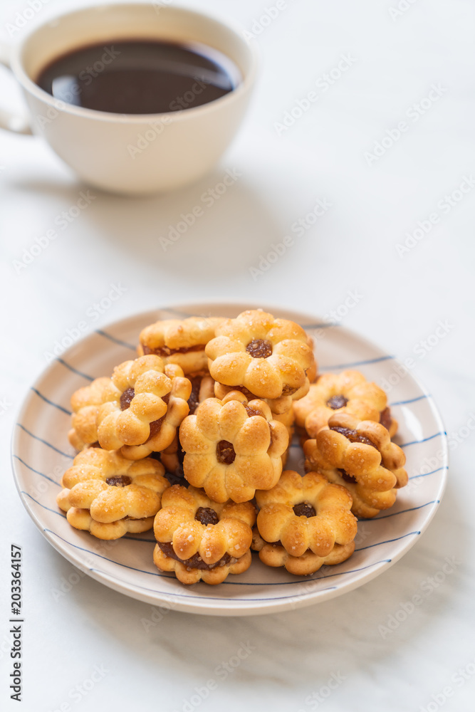 biscuit with pineapple jam