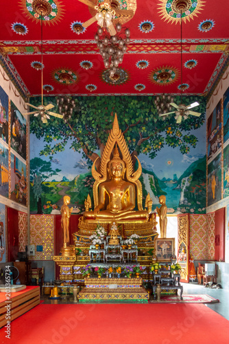 Zentraler buddhistischer Tempel Wat Plai Laem (Innenraum) © Michael