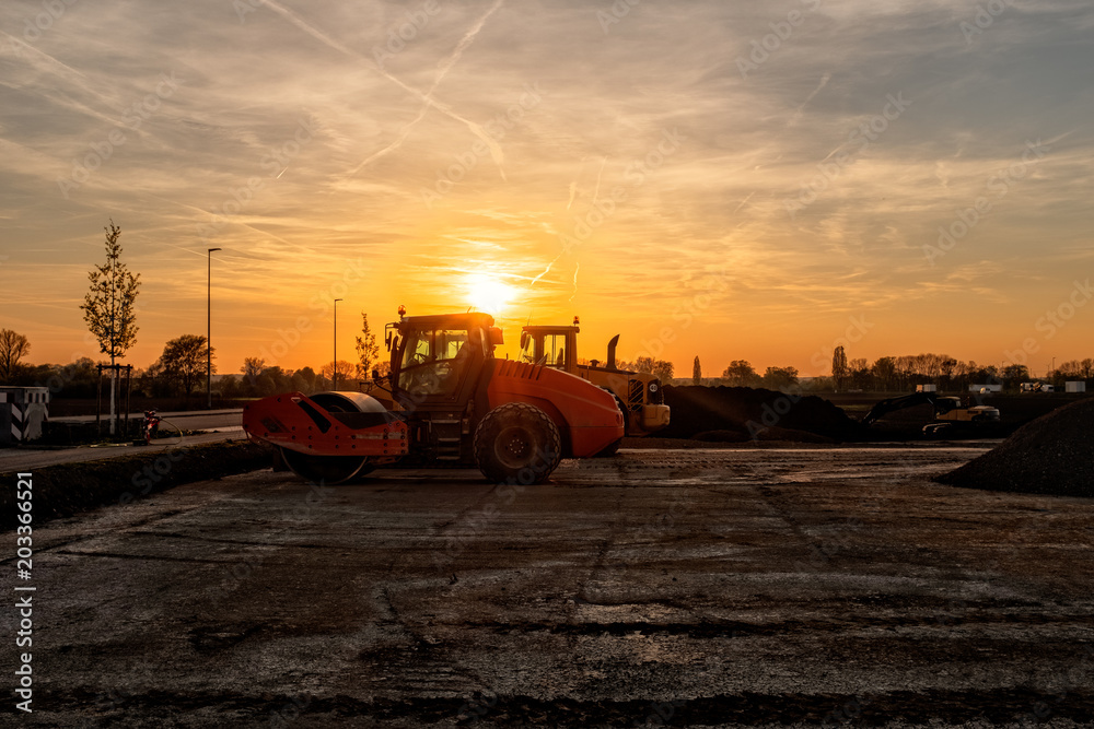 Fototapeta premium baumaschinen im abendrot