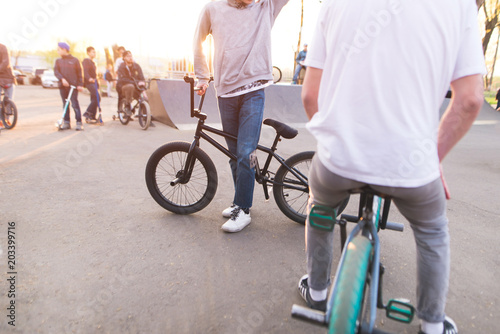 Fotomurale Company bmx riders in a skate park on the background of the sunset