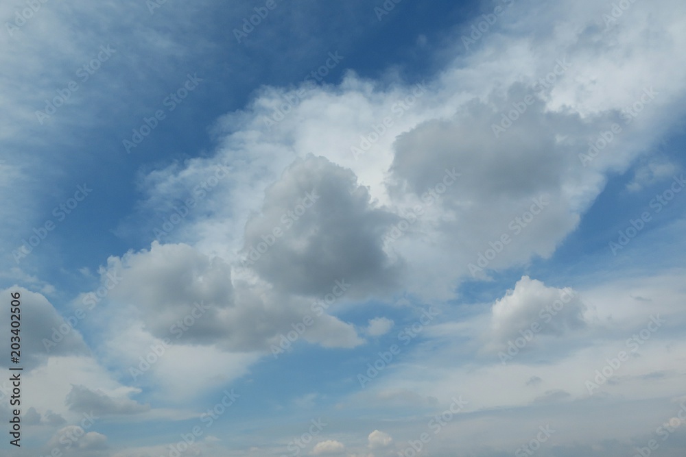 Fototapeta premium Beautiful cloudscape in blue sky, natural clouds background