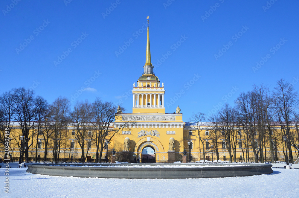 Obraz premium Александровский сад перед зданием Адмиралтейства в солнечный зимний день, Санкт-Петербург, 18 век