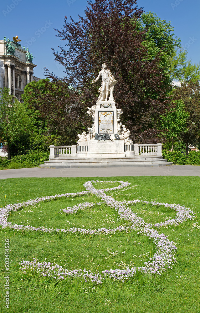 Obraz premium Mozart-Denkmal im Wiener Burggarten