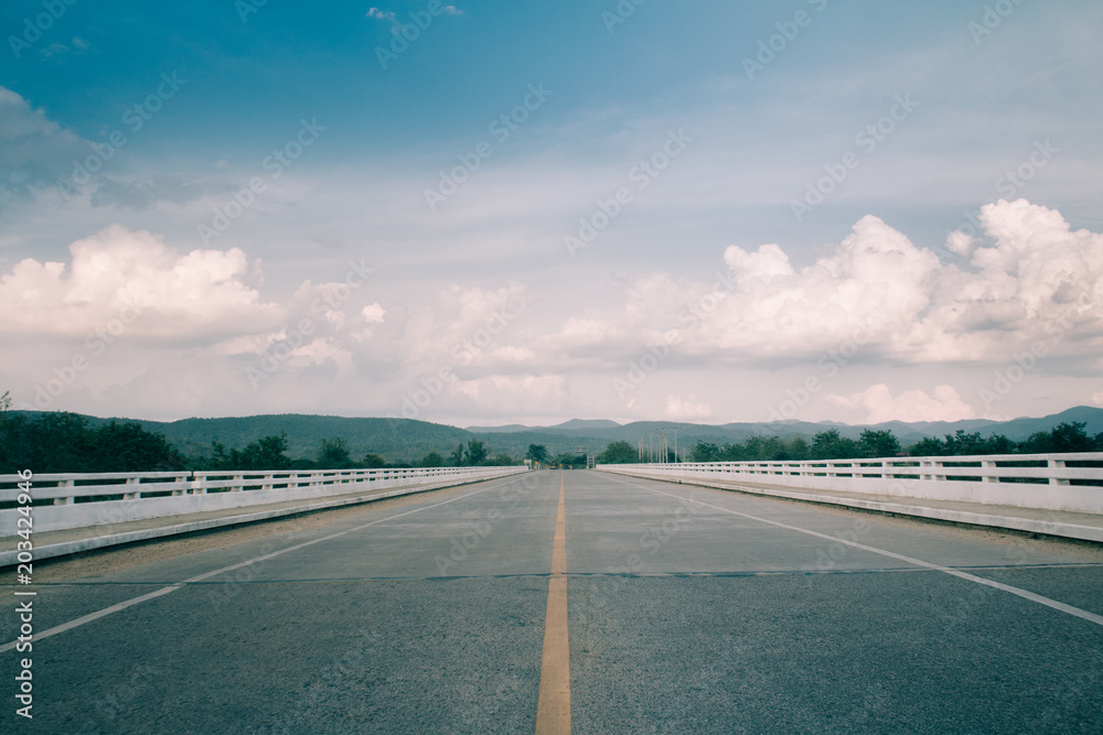 Fototapeta premium Clean road with sky