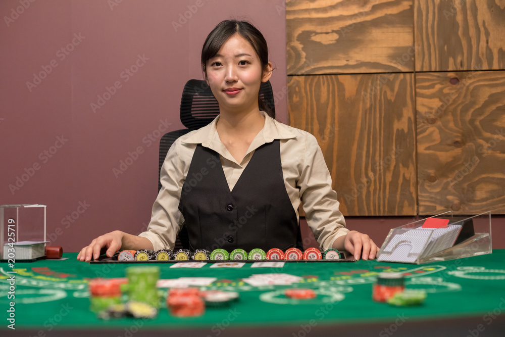 カジノイメージ 女性ディーラー Stock 写真 Adobe Stock